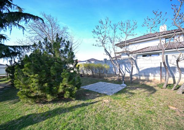 REZERVOVANÉ - PREDAJ, pozemok 350 m², Kľačany, Hlohovec