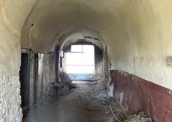 Exkluzívne na predaj  starší neobytný rodinný dom vhodný na renováciu, prípadne výstavu nového rodinného domu, obec Stráže - okres Poprad