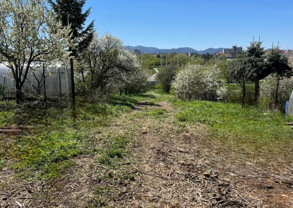 Exkluzívne na predaj  starší neobytný rodinný dom vhodný na renováciu, prípadne výstavu nového rodinného domu, obec Stráže - okres Poprad