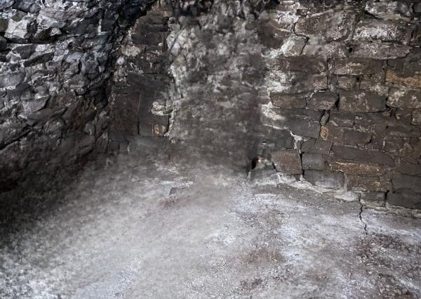 Exkluzívne na predaj  starší neobytný rodinný dom vhodný na renováciu, prípadne výstavu nového rodinného domu, obec Stráže - okres Poprad