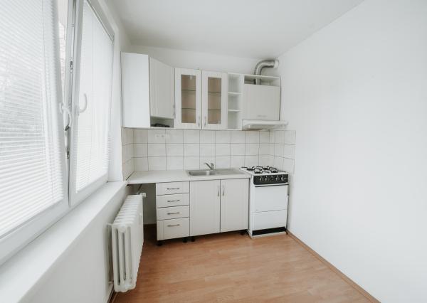 Exkluzívne ponúkame na PRENÁJOM 1 izbový byt na ulici Komenského 16, v Bardejove.