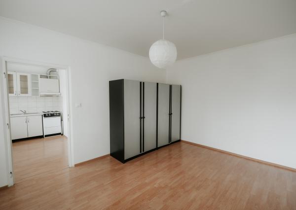 Exkluzívne ponúkame na PRENÁJOM 1 izbový byt na ulici Komenského 16, v Bardejove.