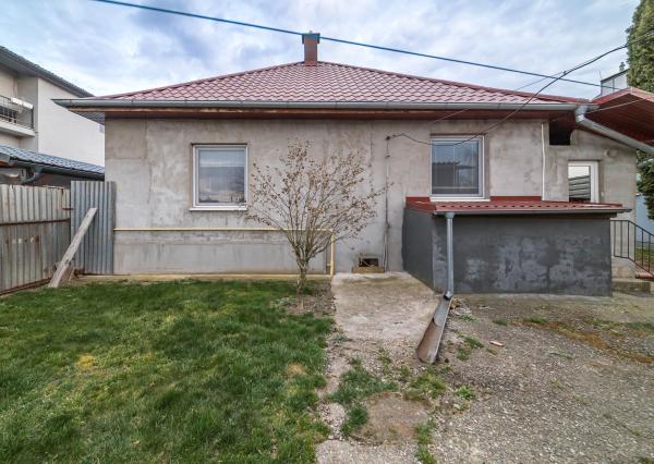 Na predaj tehlový • 4i RD v slepej ulici • Valaliky