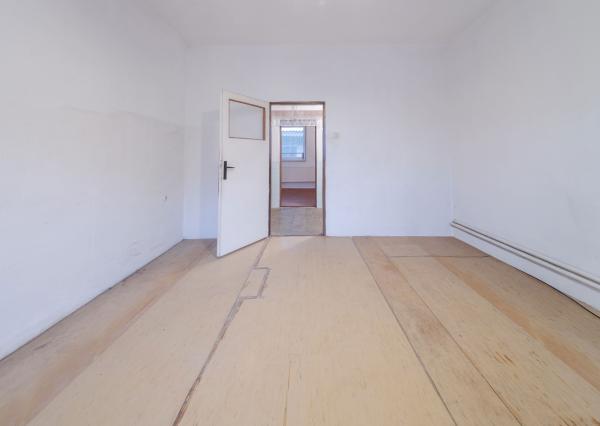 Na predaj tehlový • 4i RD v slepej ulici • Valaliky