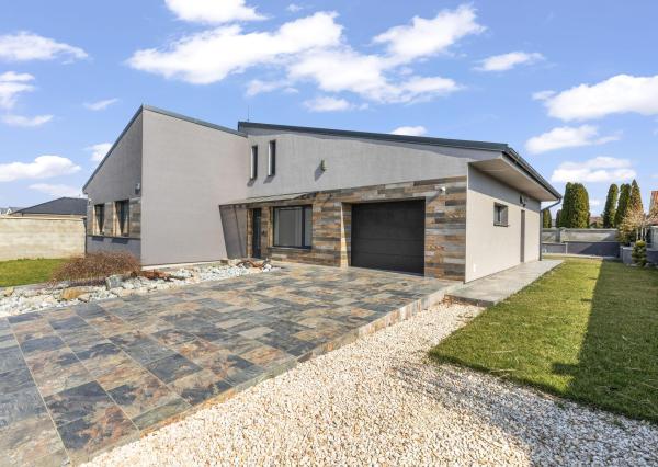 Na predaj moderný rodinný dom, ponúkajúci komfortné a nadštandardné  bývanie