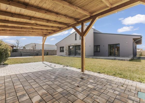 Na predaj moderný rodinný dom, ponúkajúci komfortné a nadštandardné  bývanie