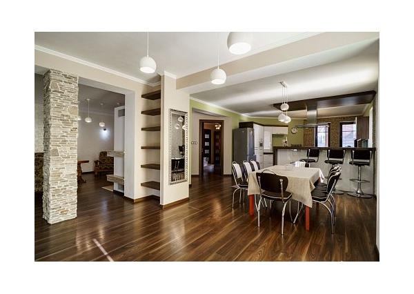 Na prenájom krásny 6-izbový rodinný dom v meste Vrbové, s priestranným  pozemkom 2167 m2, Piešťany