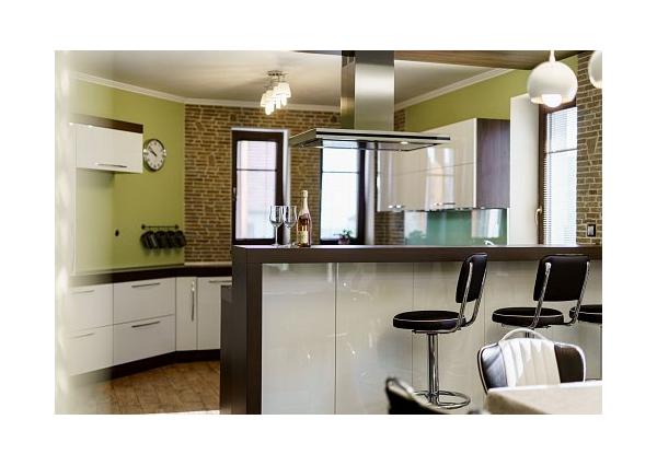 Na prenájom krásny 6-izbový rodinný dom v meste Vrbové, s priestranným  pozemkom 2167 m2, Piešťany