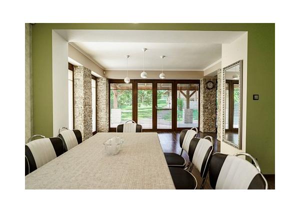 Na prenájom krásny 6-izbový rodinný dom v meste Vrbové, s priestranným  pozemkom 2167 m2, Piešťany