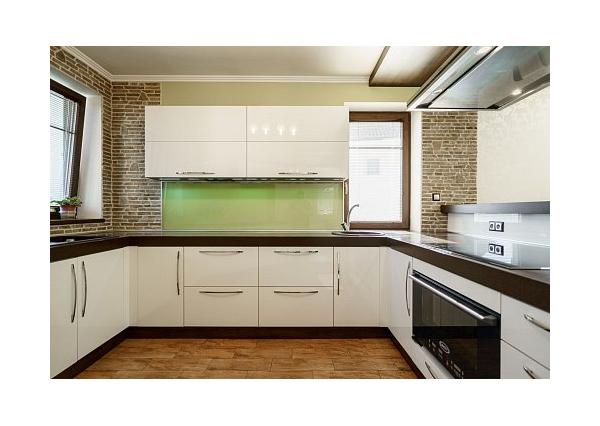 Na prenájom krásny 6-izbový rodinný dom v meste Vrbové, s priestranným  pozemkom 2167 m2, Piešťany