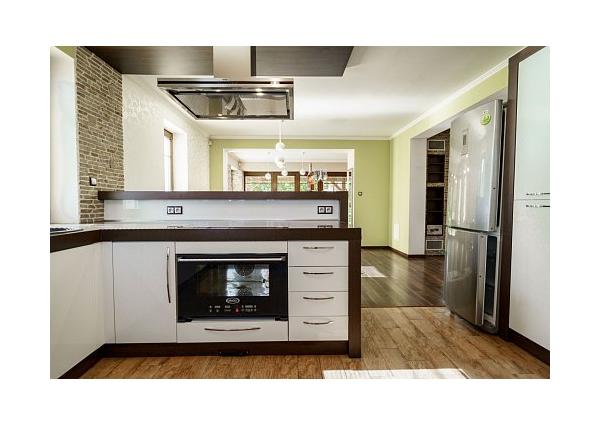 Na prenájom krásny 6-izbový rodinný dom v meste Vrbové, s priestranným  pozemkom 2167 m2, Piešťany