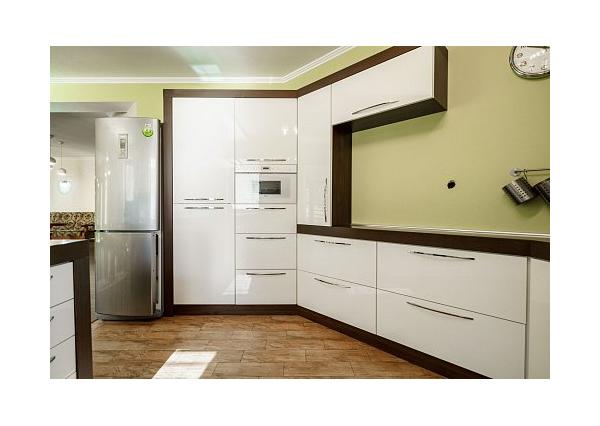 Na prenájom krásny 6-izbový rodinný dom v meste Vrbové, s priestranným  pozemkom 2167 m2, Piešťany