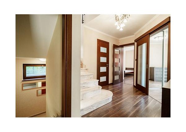 Na prenájom krásny 6-izbový rodinný dom v meste Vrbové, s priestranným  pozemkom 2167 m2, Piešťany