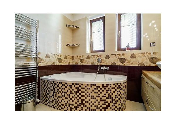 Na prenájom krásny 6-izbový rodinný dom v meste Vrbové, s priestranným  pozemkom 2167 m2, Piešťany