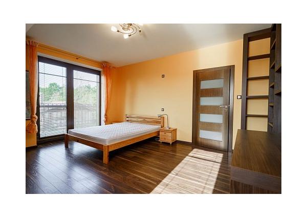 Na prenájom krásny 6-izbový rodinný dom v meste Vrbové, s priestranným  pozemkom 2167 m2, Piešťany