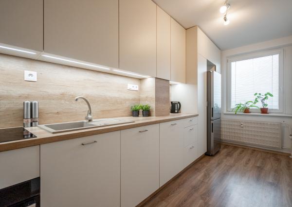 NA PREDAJ 3-izbový byt 74 m2 po kompletnej rekonštrukcií s loggiou, ul. Gessayova