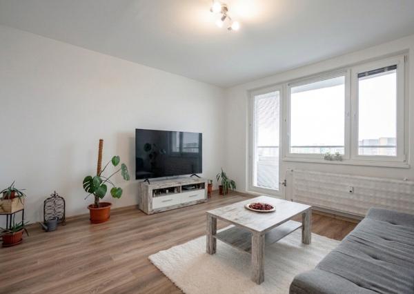 NA PREDAJ 3-izbový byt 74 m2 po kompletnej rekonštrukcií s loggiou, ul. Gessayova