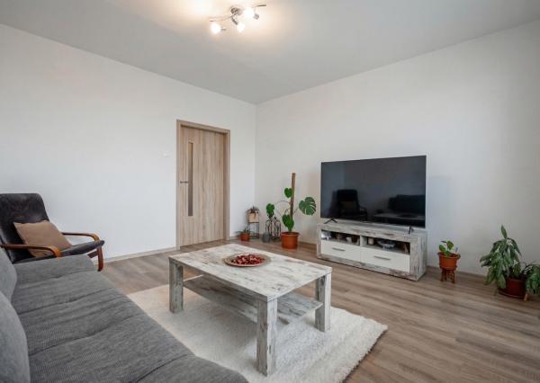 NA PREDAJ 3-izbový byt 74 m2 po kompletnej rekonštrukcií s loggiou, ul. Gessayova