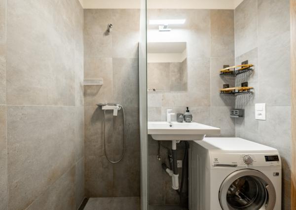 NA PREDAJ 3-izbový byt 74 m2 po kompletnej rekonštrukcií s loggiou, ul. Gessayova