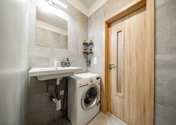 NA PREDAJ 3-izbový byt 74 m2 po kompletnej rekonštrukcií s loggiou, ul. Gessayova