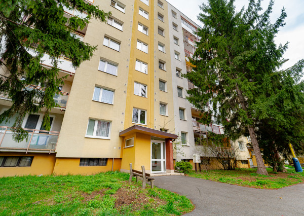 REZERVOVANÉ - Prenájom 4 i byt, Smreková, Prešov