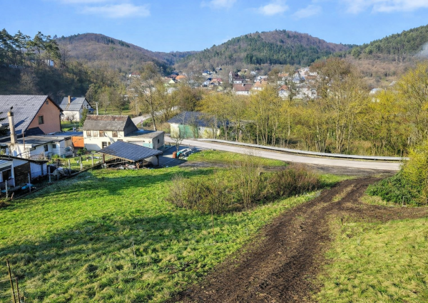 Predaj stavebného pozemku vo Višňovom, 826 m2