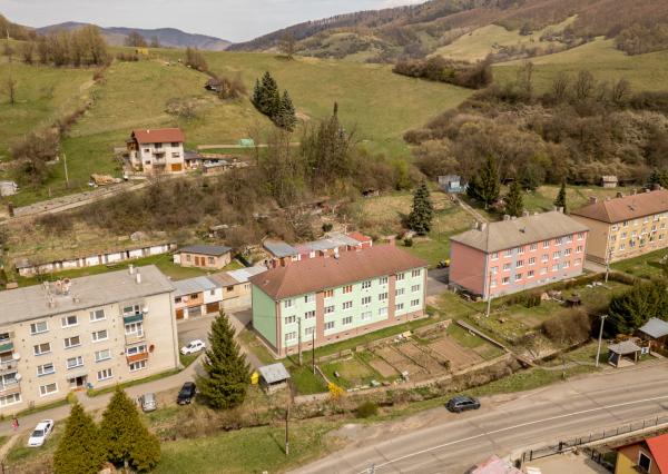 REZERVOVANÉ - Na predaj 2 - izbový byt po rekonštrukcii v obci Banská Belá