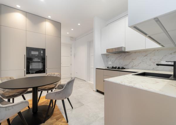 Tehlový 3 izbový byt 92 m2 po novej kompletnej rekonštrukcii s balkónom v centre mesta na ul. Palackého v Košiciach.