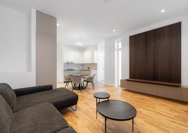 Tehlový 3 izbový byt 92 m2 po novej kompletnej rekonštrukcii s balkónom v centre mesta na ul. Palackého v Košiciach.
