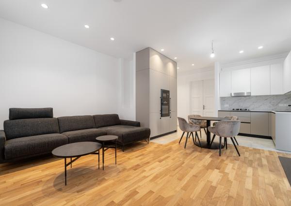 Tehlový 3 izbový byt 92 m2 po novej kompletnej rekonštrukcii s balkónom v centre mesta na ul. Palackého v Košiciach.