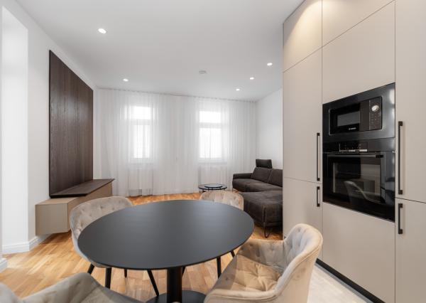 Tehlový 3 izbový byt 92 m2 po novej kompletnej rekonštrukcii s balkónom v centre mesta na ul. Palackého v Košiciach.