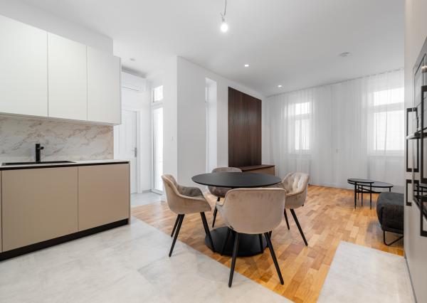 Tehlový 3 izbový byt 92 m2 po novej kompletnej rekonštrukcii s balkónom v centre mesta na ul. Palackého v Košiciach.
