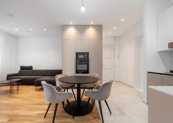 Tehlový 3 izbový byt 92 m2 po novej kompletnej rekonštrukcii s balkónom v centre mesta na ul. Palackého v Košiciach.