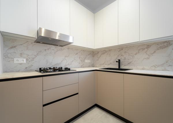 Tehlový 3 izbový byt 92 m2 po novej kompletnej rekonštrukcii s balkónom v centre mesta na ul. Palackého v Košiciach.