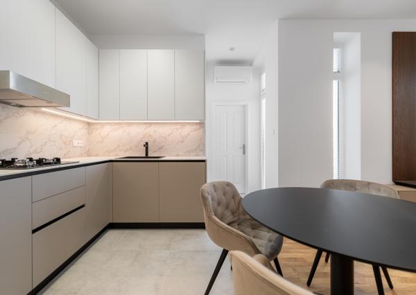 Tehlový 3 izbový byt 92 m2 po novej kompletnej rekonštrukcii s balkónom v centre mesta na ul. Palackého v Košiciach.