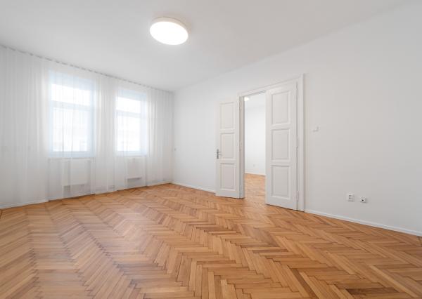 Tehlový 3 izbový byt 92 m2 po novej kompletnej rekonštrukcii s balkónom v centre mesta na ul. Palackého v Košiciach.
