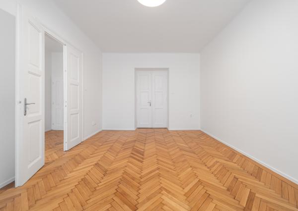 Tehlový 3 izbový byt 92 m2 po novej kompletnej rekonštrukcii s balkónom v centre mesta na ul. Palackého v Košiciach.
