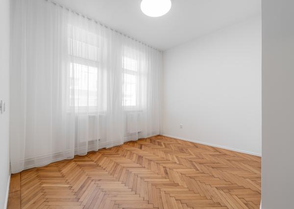 Tehlový 3 izbový byt 92 m2 po novej kompletnej rekonštrukcii s balkónom v centre mesta na ul. Palackého v Košiciach.