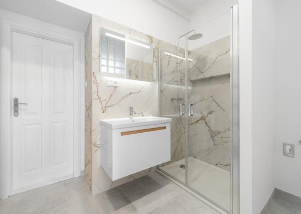 Tehlový 3 izbový byt 92 m2 po novej kompletnej rekonštrukcii s balkónom v centre mesta na ul. Palackého v Košiciach.