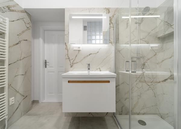 Tehlový 3 izbový byt 92 m2 po novej kompletnej rekonštrukcii s balkónom v centre mesta na ul. Palackého v Košiciach.
