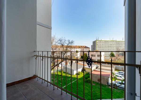 Tehlový 3 izbový byt 92 m2 po novej kompletnej rekonštrukcii s balkónom v centre mesta na ul. Palackého v Košiciach.