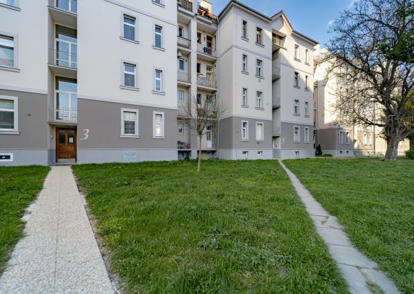 Tehlový 3 izbový byt 92 m2 po novej kompletnej rekonštrukcii s balkónom v centre mesta na ul. Palackého v Košiciach.