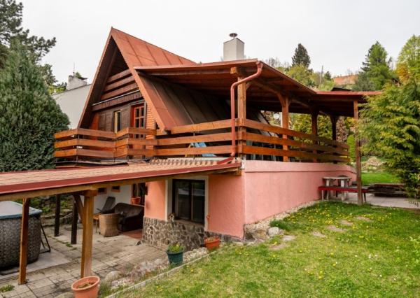 REKREAČNÁ CHATA V SRDCI MALÝCH KARPÁT – PEZINOK, LEITNÉ