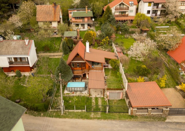 REKREAČNÁ CHATA V SRDCI MALÝCH KARPÁT – PEZINOK, LEITNÉ