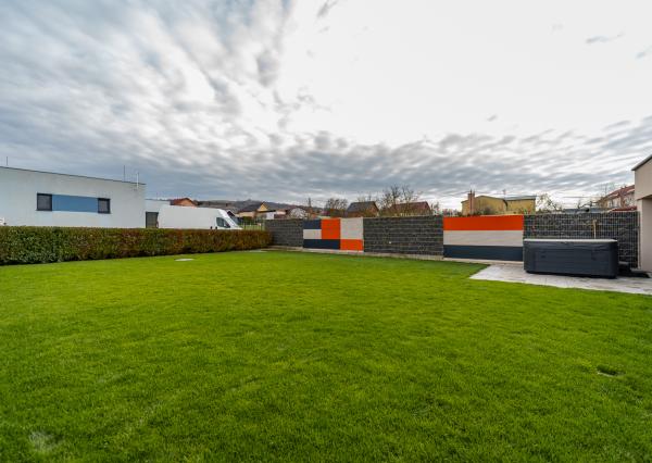 REZERVOVANÉ- Nadštandardný bungalov s pozemkom 660 m2 v obci Sady nad Torysou - Byster len 5km od mesta Košice