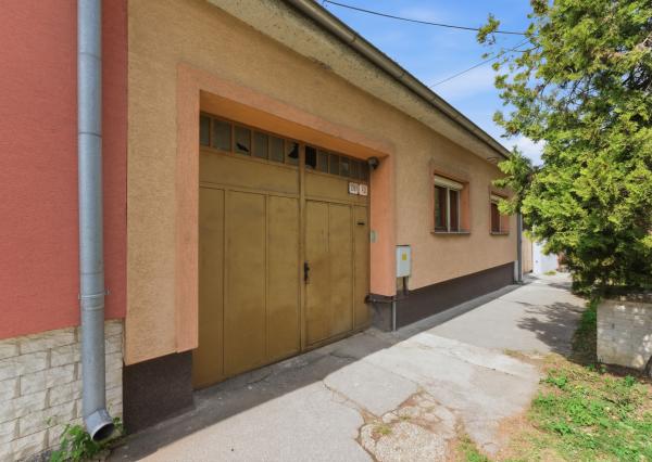 REZERVOVANÉ - PREDAJ: Dom za cenu pozemku v Modre – časti Kráľová
