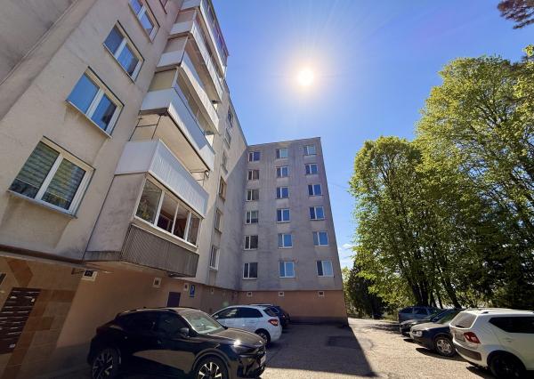 Ponúkame na PREDAJ priestranný 3-izbový byt na sídlisku 1.Mája vo Vranove nad Topľou