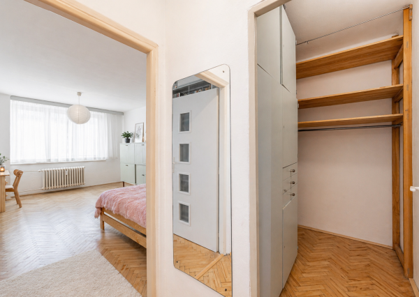 Na prenájom priestranný 2,5-izbový byt s loggiou – Južná trieda, Košice (Juh)