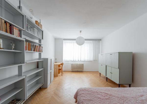 Na prenájom priestranný 2,5-izbový byt s loggiou – Južná trieda, Košice (Juh)