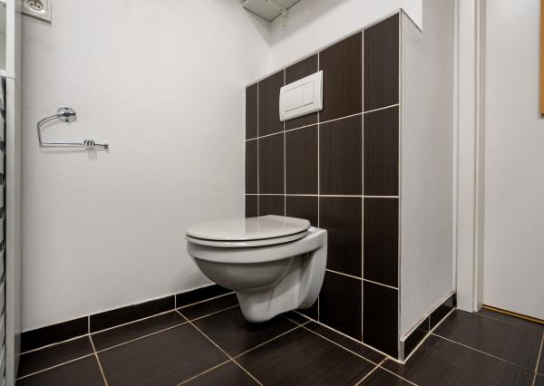 NA PREDAJ KLIMATIZOVANÁ GARSÓNKA 31,4m2 s balkónom a  parkovacím státím, ul. Na pasekách